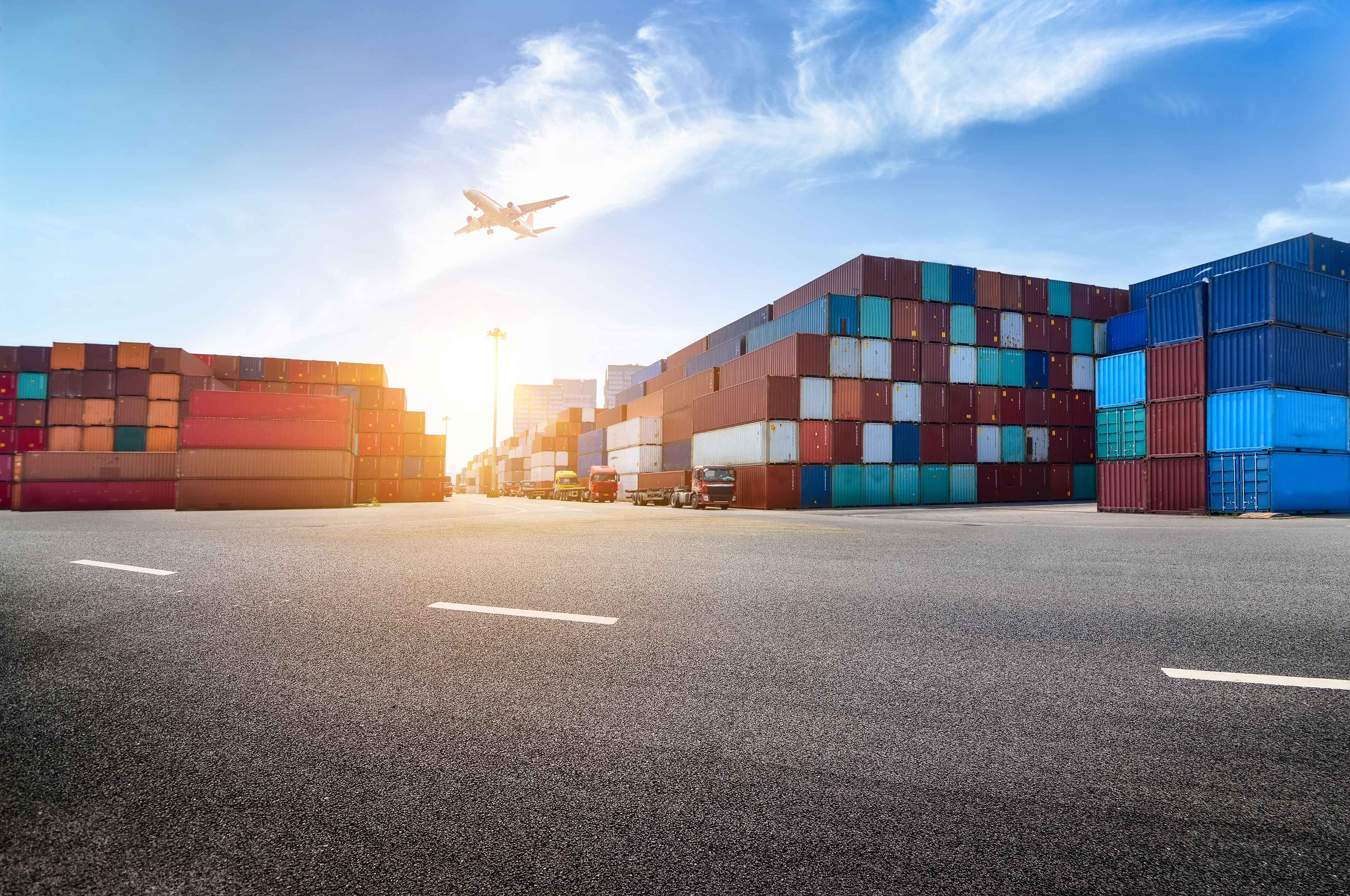 Shipping Commercial vs Personal Cargo: Key Differences Importers Should Know